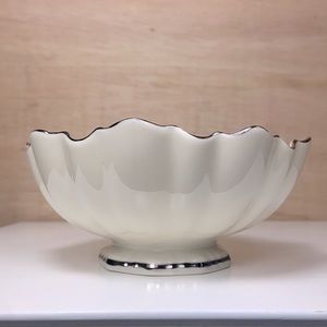 Lenox 💝 Ivory Bone China Porcelain Platinum Scalloped Rim Small Candy Dish